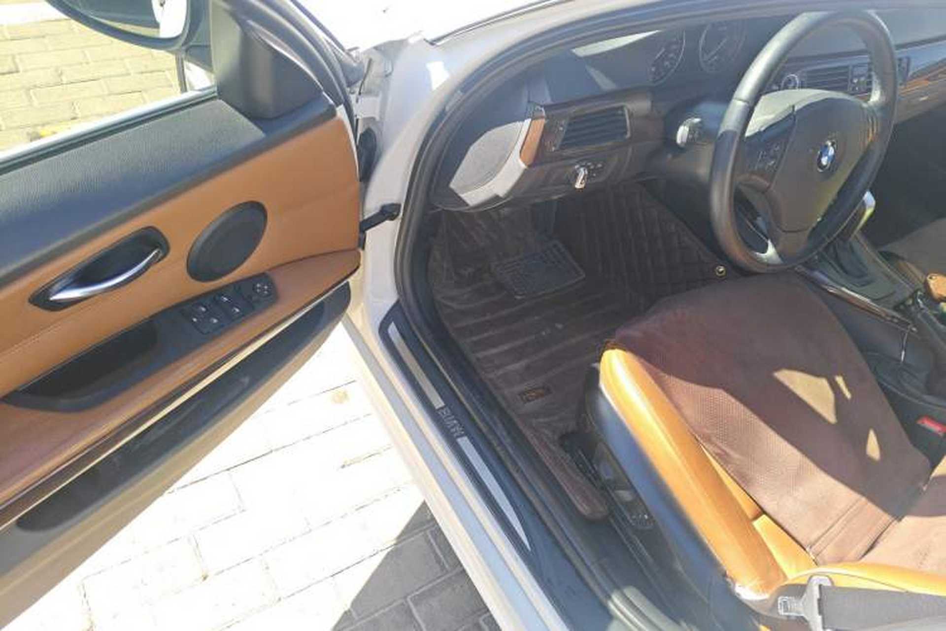 Used BMW 3 Series 2012 320i Sport Edition Driver Seat