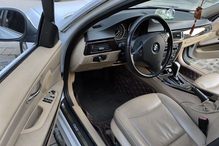 Used BMW 3 Series 2012 320i Sport Edition Driver Seat