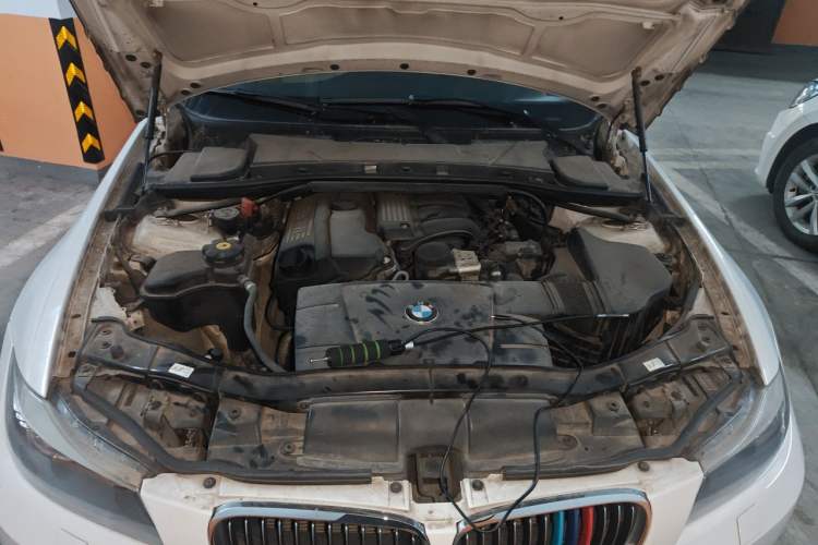 Used BMW 3 Series 2012 320i Luxury Edition Engine Bay