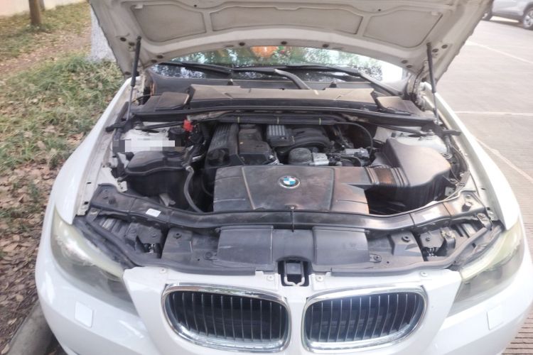Used BMW 3 Series 2012 318i Leading Model Engine Bay