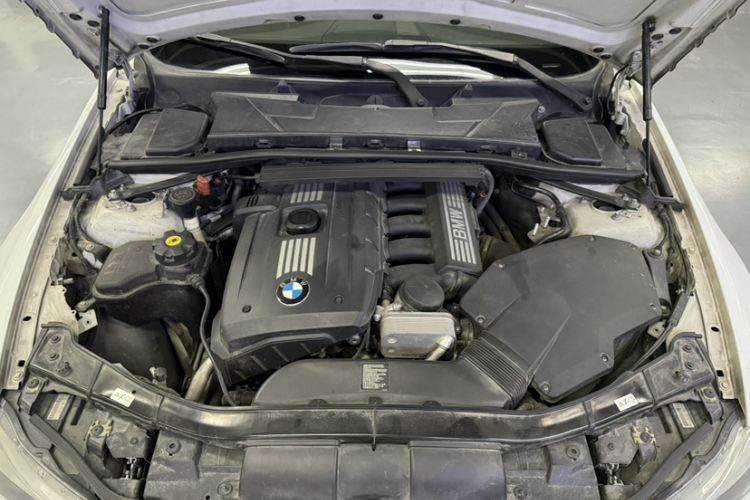 Used BMW 3 Series 2012 325i Luxury Edition Engine Bay