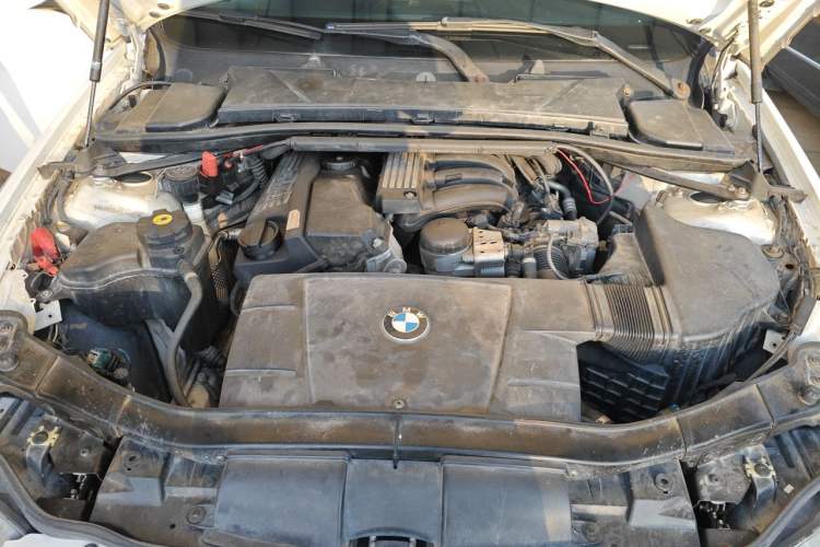 Used BMW 3 Series 2012 318i Leading Model Engine Bay