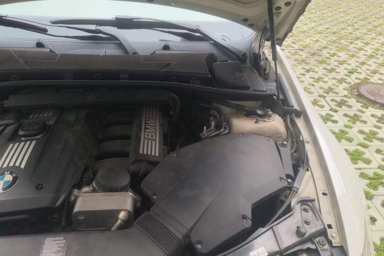 Used BMW 3 Series 2012 325i Luxury Edition Engine Bay Left