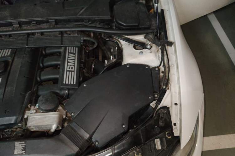 Used BMW 3 Series 2012 325i Luxury Edition Engine Bay Left