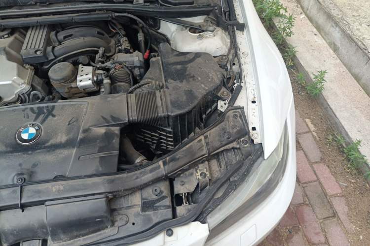 Used BMW 3 Series 2012 320i Luxury Edition Engine Bay Left