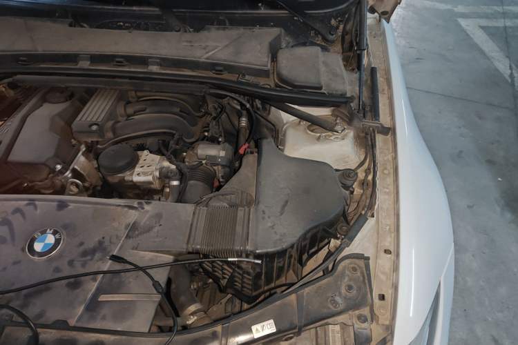 Used BMW 3 Series 2012 320i Luxury Edition Engine Bay Left
