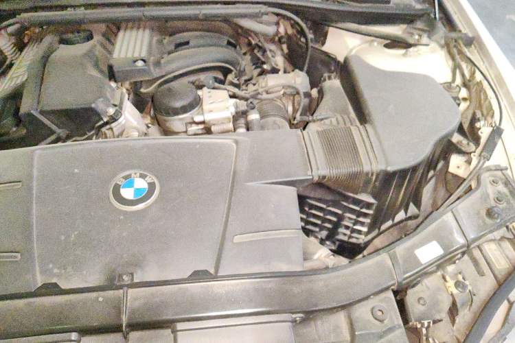 Used BMW 3 Series 2012 320i Sport Edition Engine Bay Left