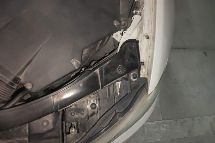 Used BMW 3 Series 2012 325i Luxury Edition Engine Bay Left