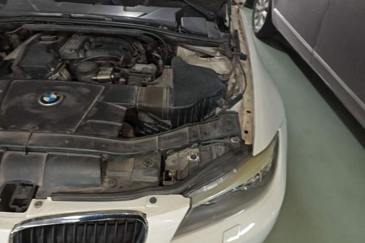 Used BMW 3 Series 2012 320i Sport Edition Engine Bay Left