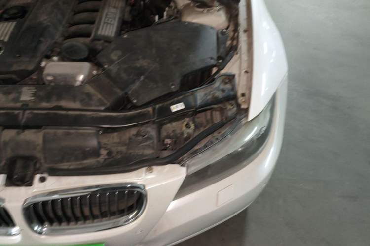 Used BMW 3 Series 2012 325i Luxury Edition Engine Bay Left