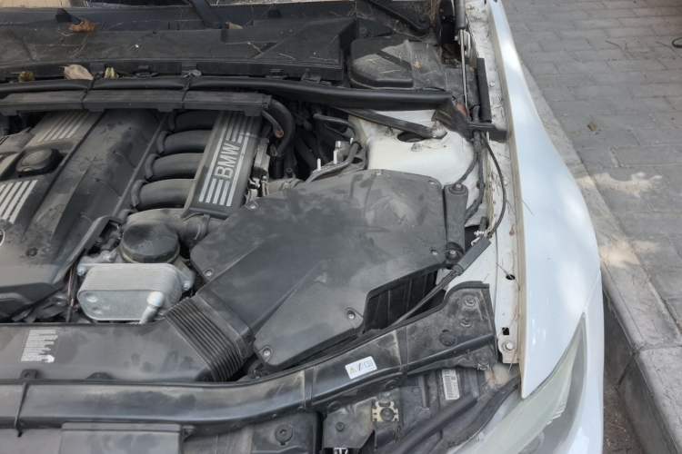 Used BMW 3 Series 2012 325i Luxury Edition Engine Bay Left