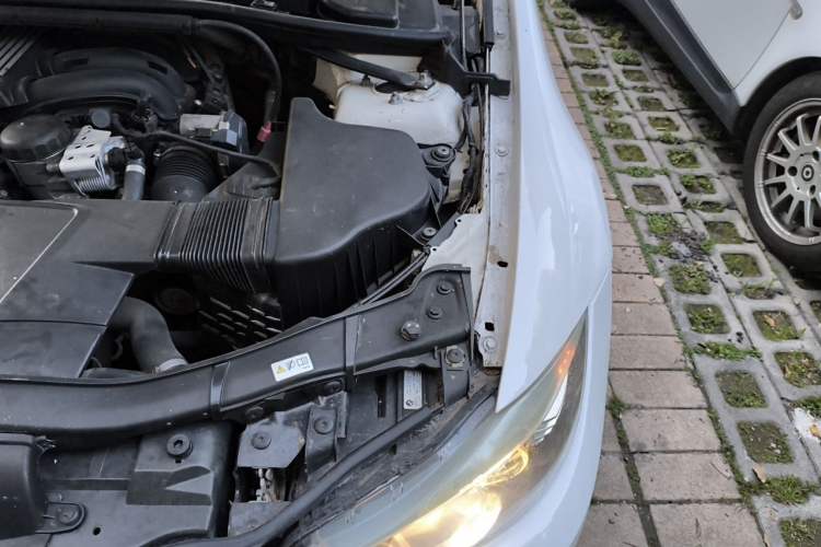 Used BMW 3 Series 2012 320i Sport Edition Engine Bay Left
