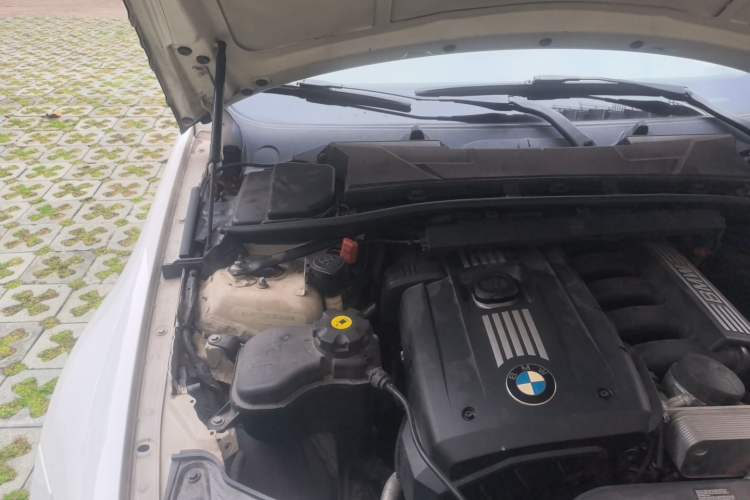 Used BMW 3 Series 2012 325i Luxury Edition Engine Bay Right