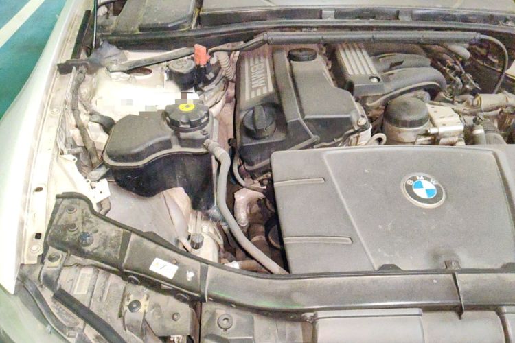 Used BMW 3 Series 2012 320i Sport Edition Engine Bay Right