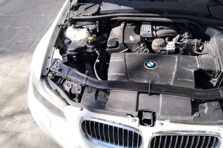 Used BMW 3 Series 2012 320i Luxury Edition Engine Bay Right