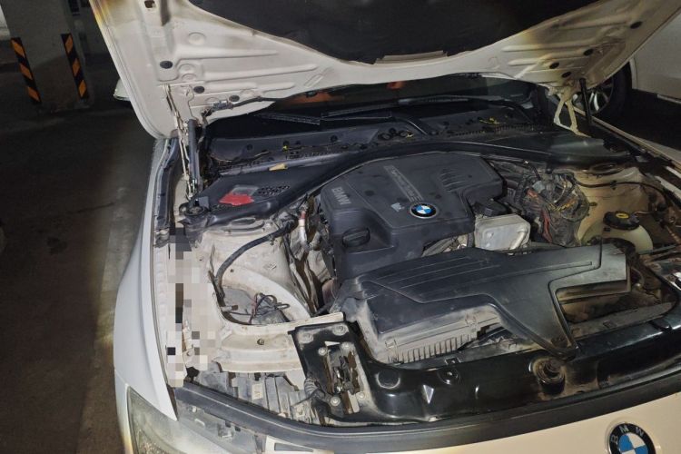 Used BMW 3 Series 2012 320i Luxury Edition Engine Bay Right