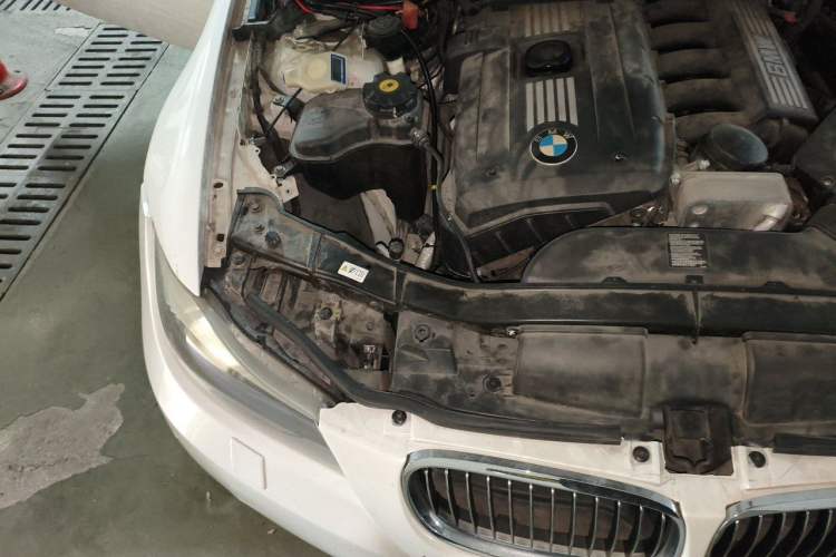 Used BMW 3 Series 2012 325i Luxury Edition Engine Bay Right