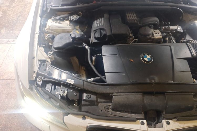 Used BMW 3 Series 2012 320i Sport Edition Engine Bay Right