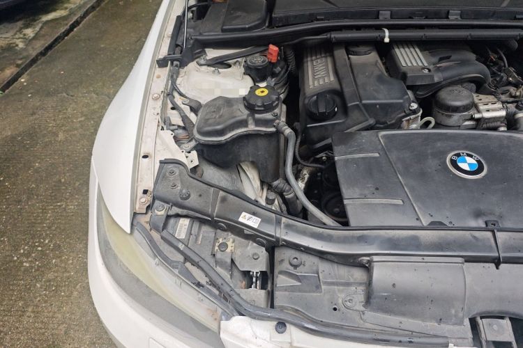 Used BMW 3 Series 2012 318i Leading Model Engine Bay Right