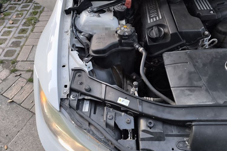 Used BMW 3 Series 2012 320i Sport Edition Engine Bay Right