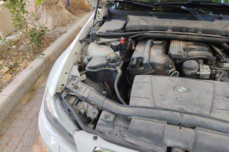 Used BMW 3 Series 2012 320i Sport Edition Engine Bay Right