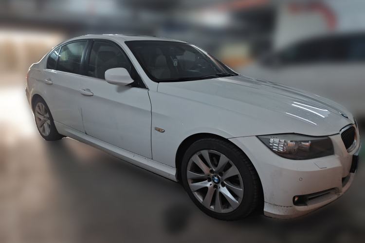 Used BMW 3 Series 2012 320i Luxury Edition Front Right 45 Deg