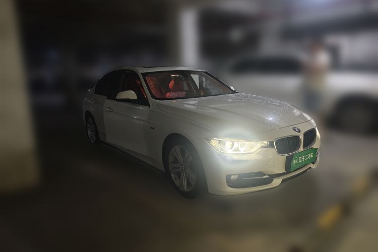 Used BMW 3 Series 2012 320i Luxury Edition Front Right 45 Deg