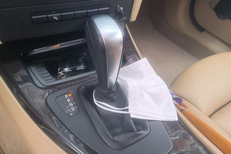 Used BMW 3 Series 2012 325i Luxury Edition Gear Lever