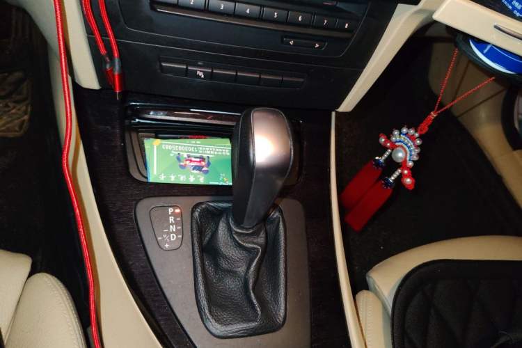 Used BMW 3 Series 2012 325i Luxury Edition Gear Lever