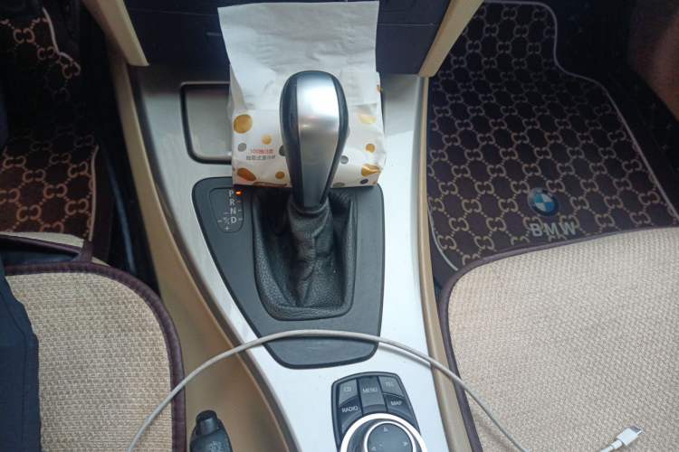 Used BMW 3 Series 2012 320i Luxury Edition Gear Lever