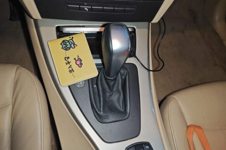 Used BMW 3 Series 2012 320i Luxury Edition Gear Lever