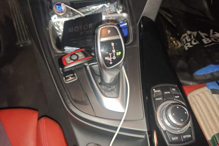 Used BMW 3 Series 2012 320i Luxury Edition Gear Lever