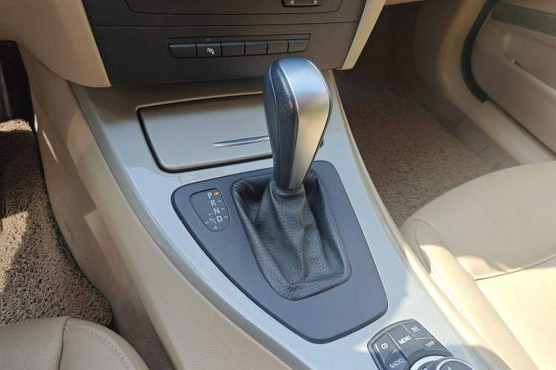 Used BMW 3 Series 2012 320i Luxury Edition Gear Lever