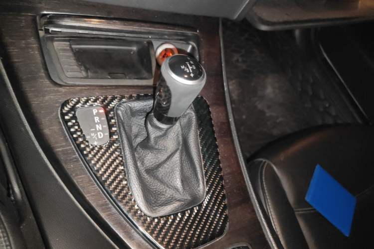 Used BMW 3 Series 2012 325i Luxury Edition Gear Lever