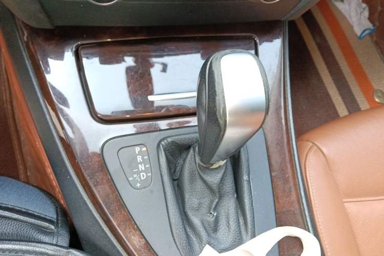 Used BMW 3 Series 2012 320i Sport Edition Gear Lever