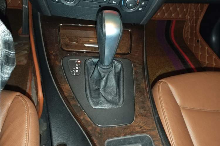 Used BMW 3 Series 2012 320i Sport Edition Gear Lever