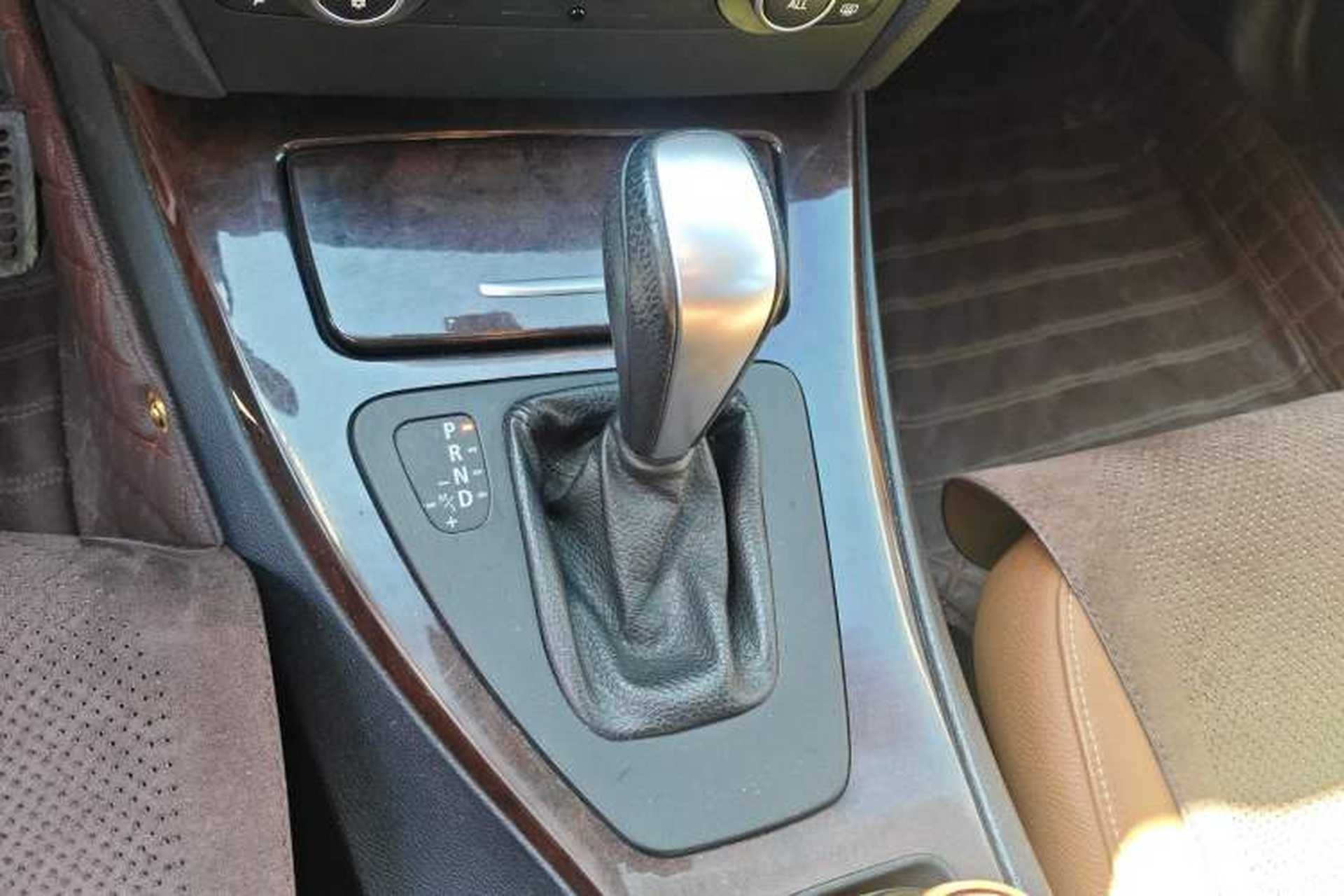 Used BMW 3 Series 2012 320i Sport Edition Gear Lever