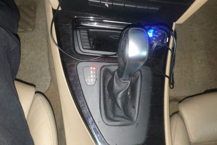 Used BMW 3 Series 2012 325i Luxury Edition Gear Lever