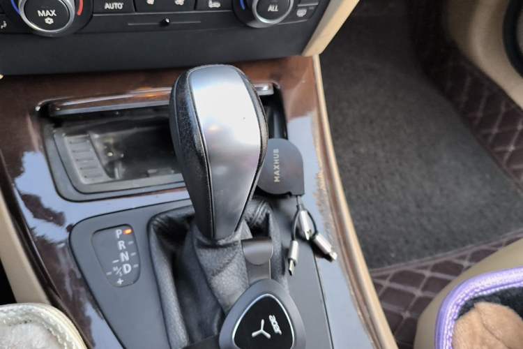 Used BMW 3 Series 2012 320i Sport Edition Gear Lever