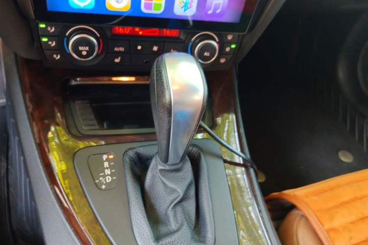 Used BMW 3 Series 2012 320i Sport Edition Gear Lever