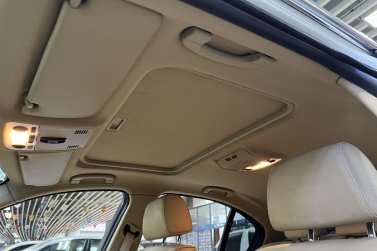 Used BMW 3 Series 2012 325i Luxury Edition Headliner