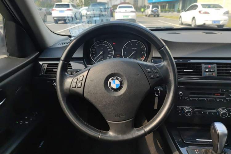 Used BMW 3 Series 2012 318i Leading Model Interior 2