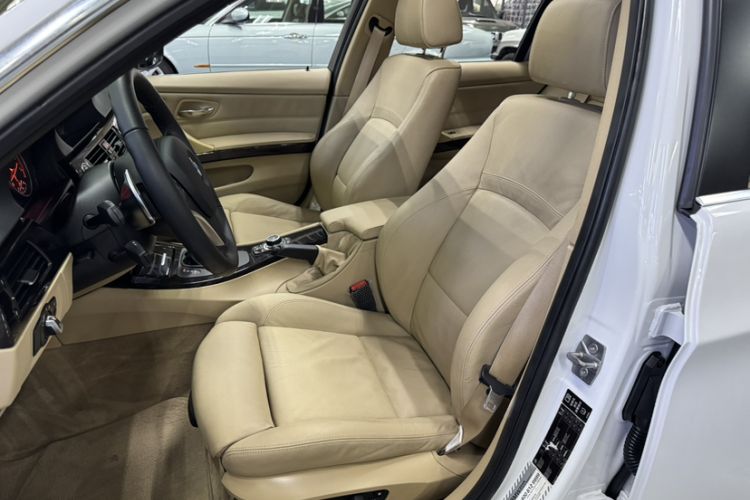 Used BMW 3 Series 2012 325i Luxury Edition Interior 3