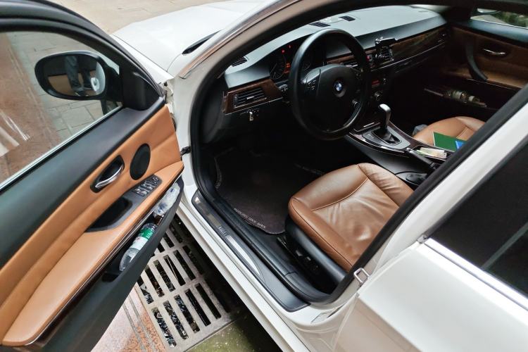 Used BMW 3 Series 2012 320i Sport Edition Interior 3