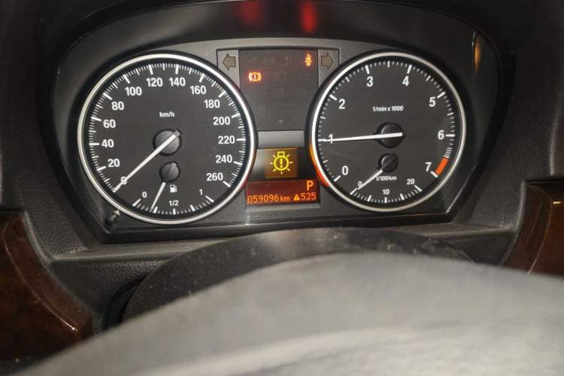 Used BMW 3 Series 2012 320i Sport Edition Odometer Close Up