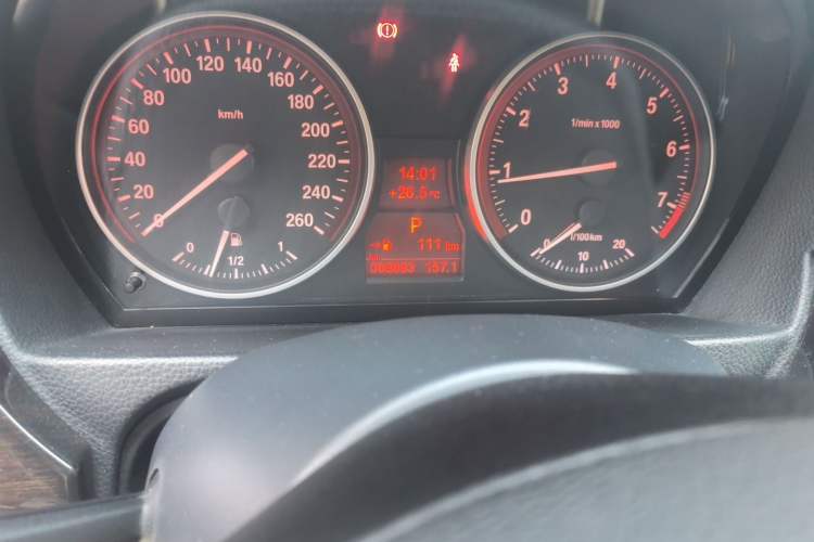 Used BMW 3 Series 2012 325i Luxury Edition Odometer Close Up