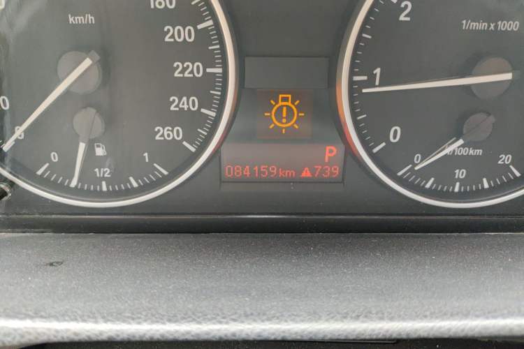 Used BMW 3 Series 2012 318i Leading Model Odometer Close Up