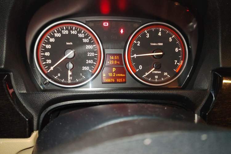 Used BMW 3 Series 2012 325i Luxury Edition Odometer Close Up