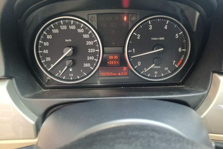 Used BMW 3 Series 2012 320i Luxury Edition Odometer Close Up