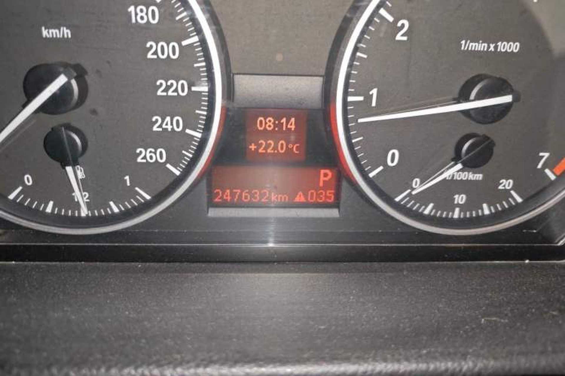 Used BMW 3 Series 2012 318i Leading Model Odometer Close Up